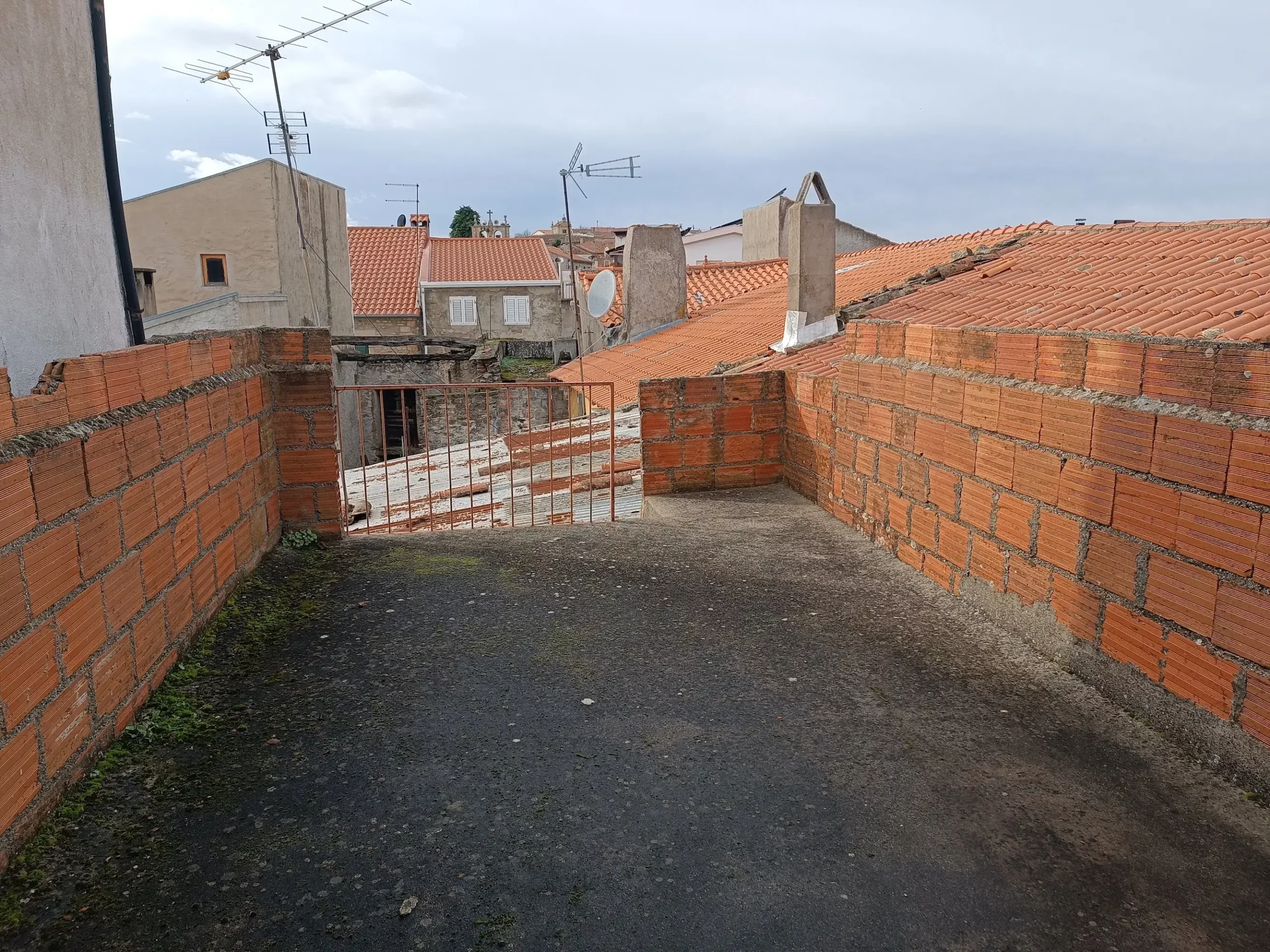 moradia-em-banda-84-moncorvo-exterior-5