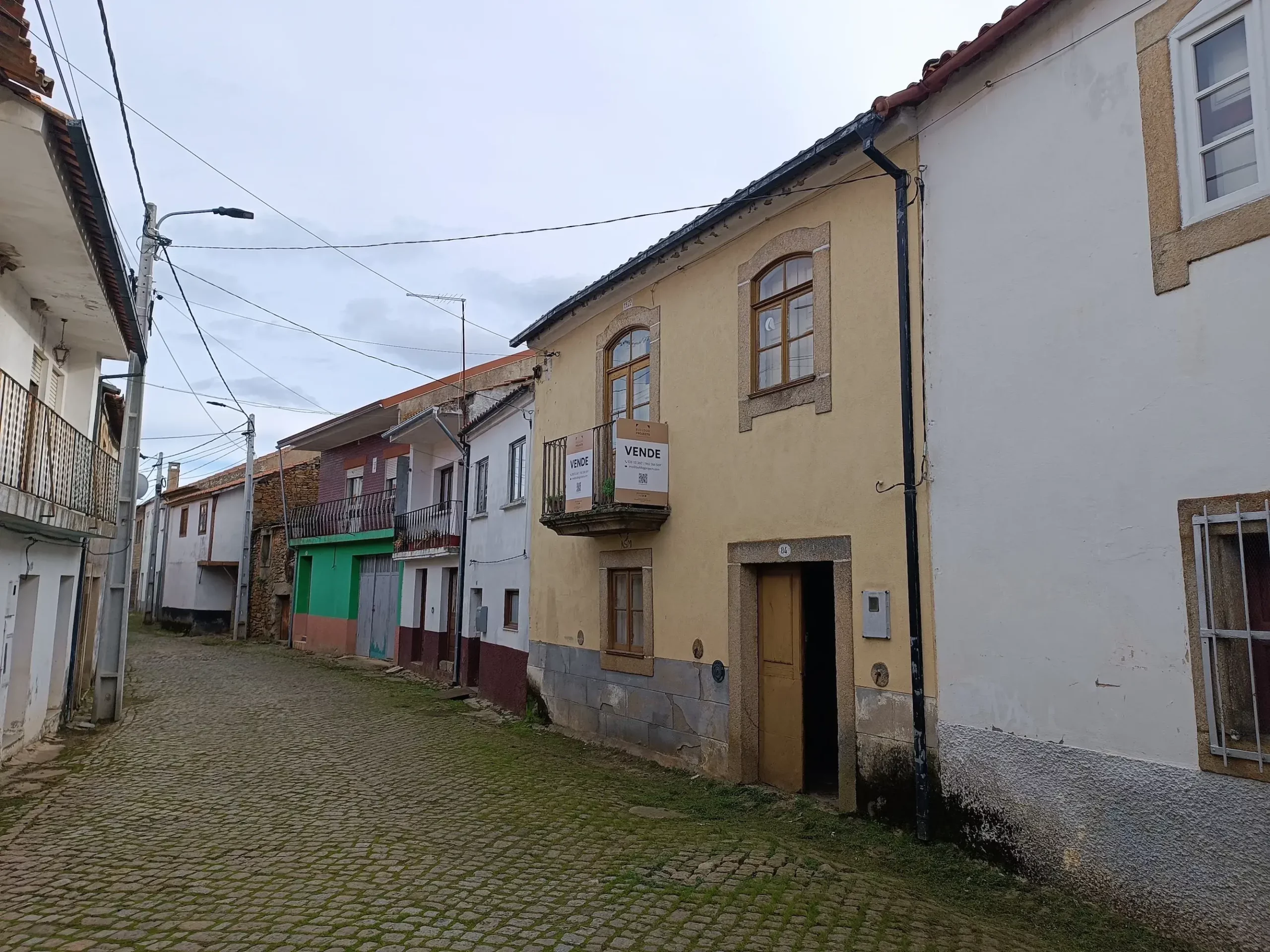 moradia-em-banda-84-moncorvo-fachada-2